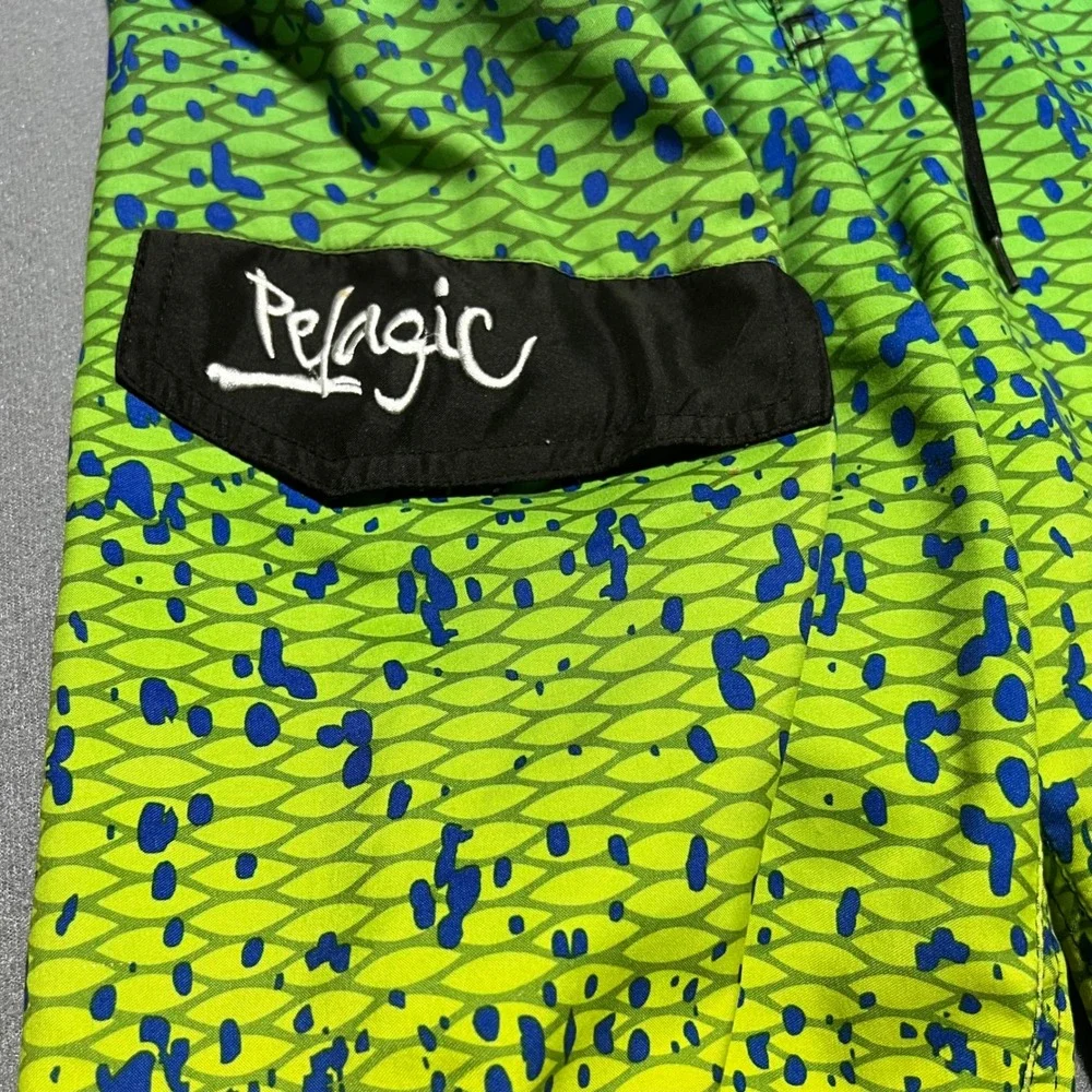 Pelagic Mens Mahi Fish Scale Board Shorts Green Blue Splatter Size 32 235-G